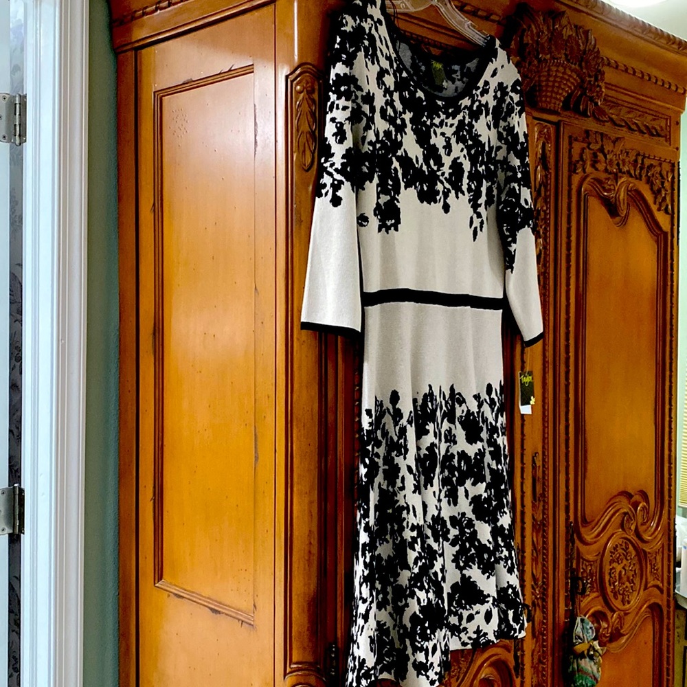 Black and cream floral knit dress size xl A-LINE - Fits like size 12-14.